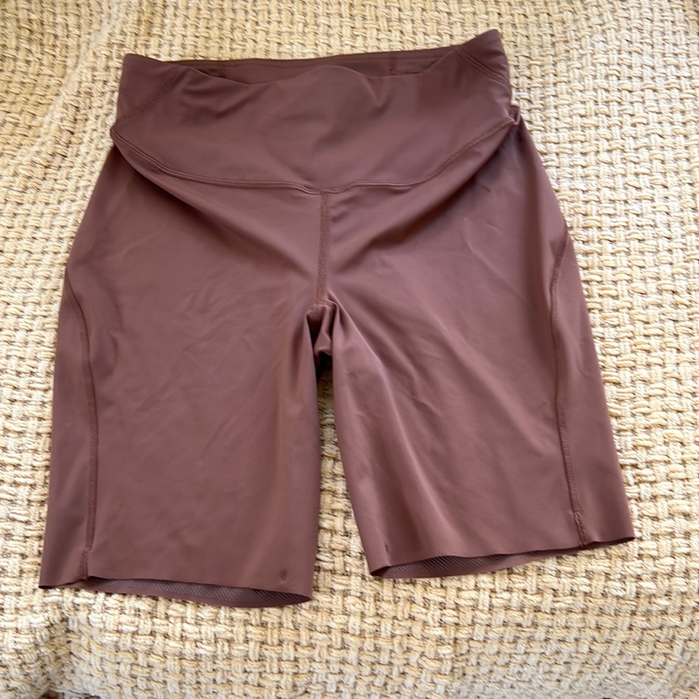 Lululemon bike shorts color on men’s size 10 inside pocket emblem on back leg